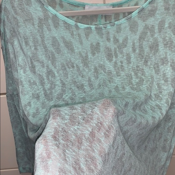 Mint colored leopard top - Picture 7 of 8